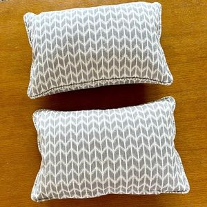 Two lumbar pillows, foam